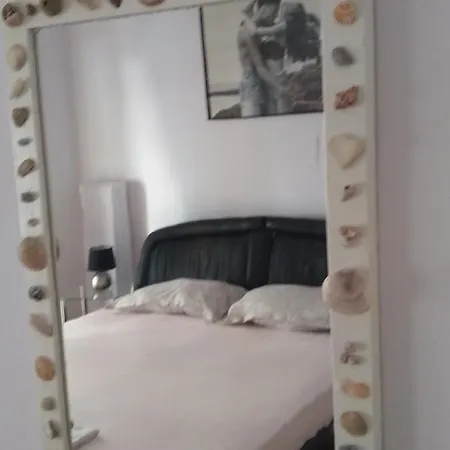 Apartament Acropolis Within 10 Minutes Walk! Classical And A Hostess At Your Side!