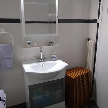 Apartament Acropolis Within 10 Minutes Walk! Classical And A Hostess At Your Side! Atena