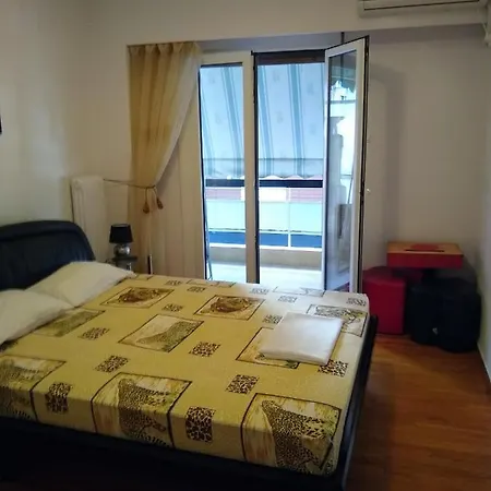 Acropolis Within 10 Minutes Walk! Classical And A Hostess At Your Side! Apartament