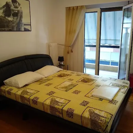 Apartament Acropolis Within 10 Minutes Walk! Classical And A Hostess At Your Side! Atena